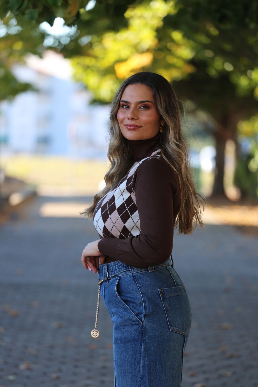 Camisola de Gola Alta com Padrão em Losangos Castanhos
