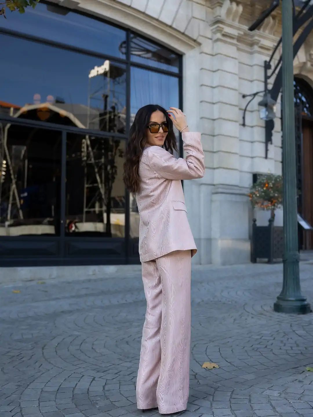 Calça em tecido acetinado rosa
