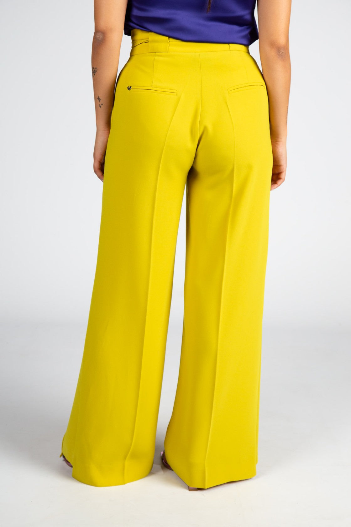 Calças pantalonas amarelo