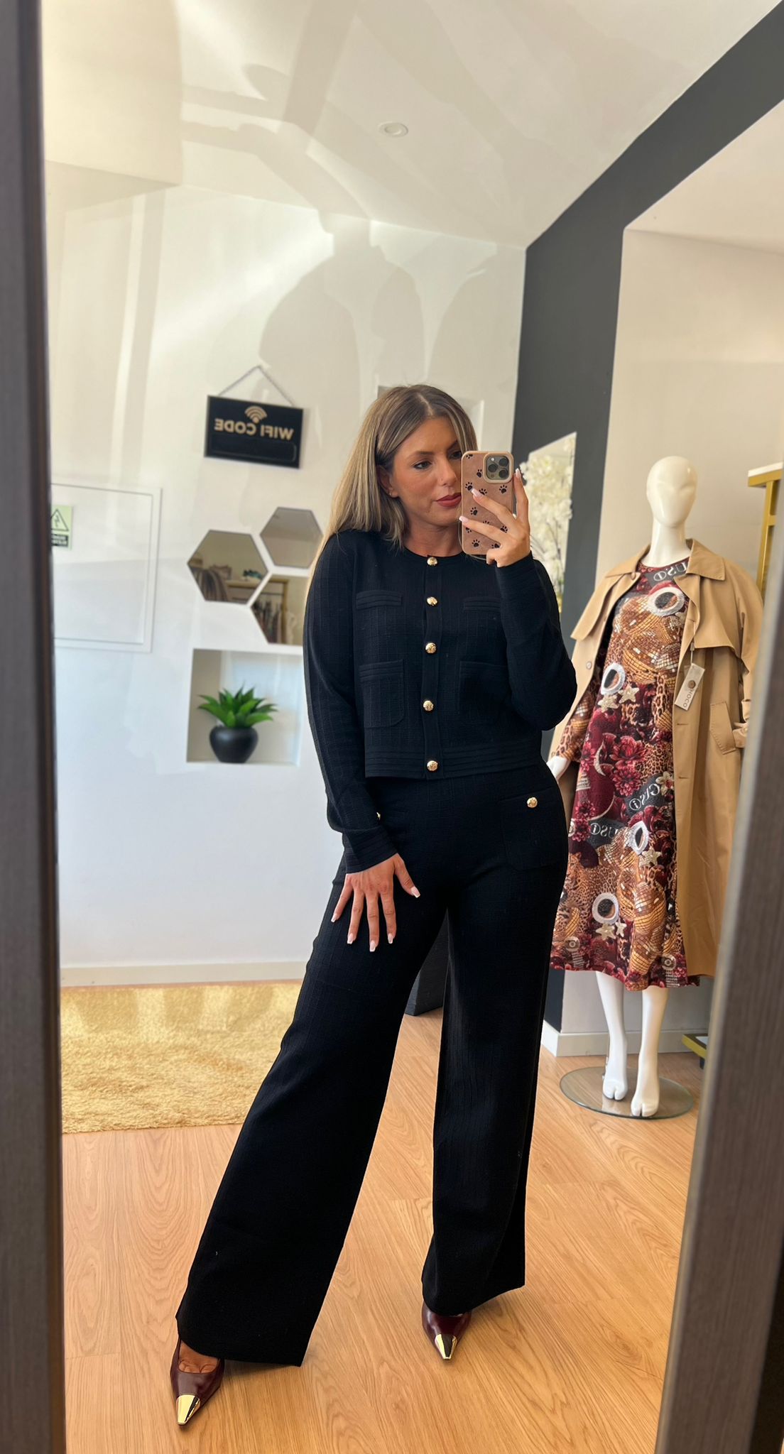 Cardigan Estruturado com Botões Dourados