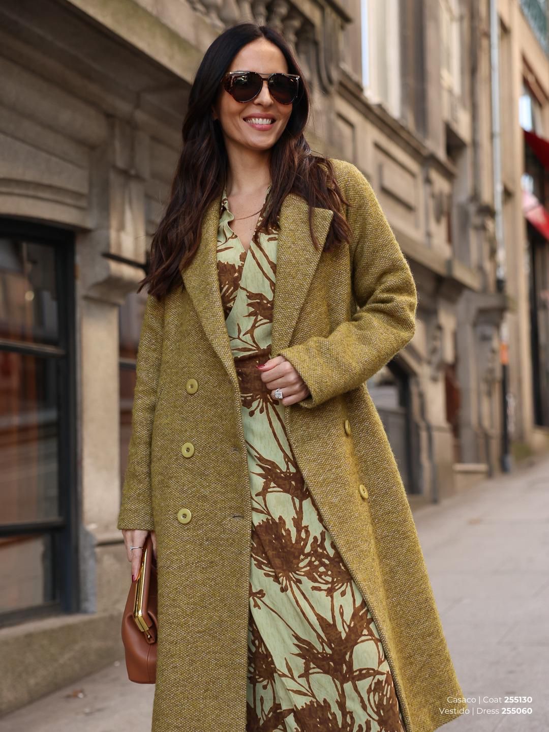 Casaco Verde-Mostarda – Elegância com Personalidade