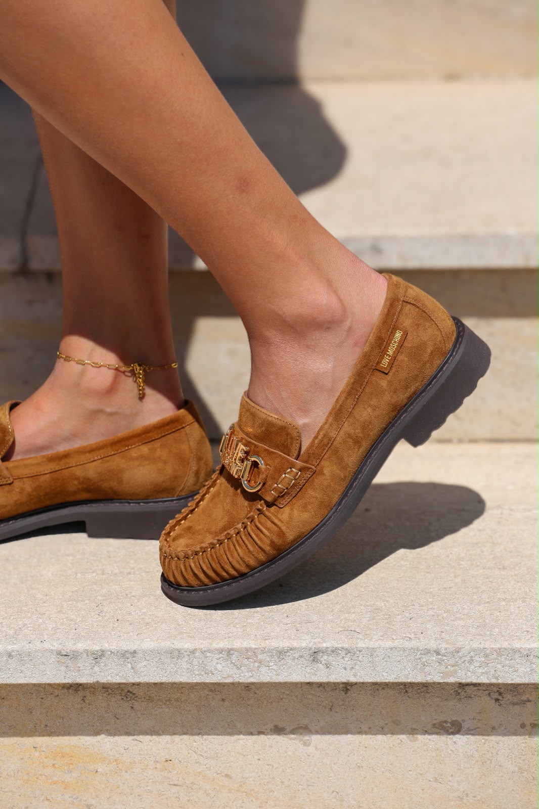Mocassim Love Moschino em Camurça Camel