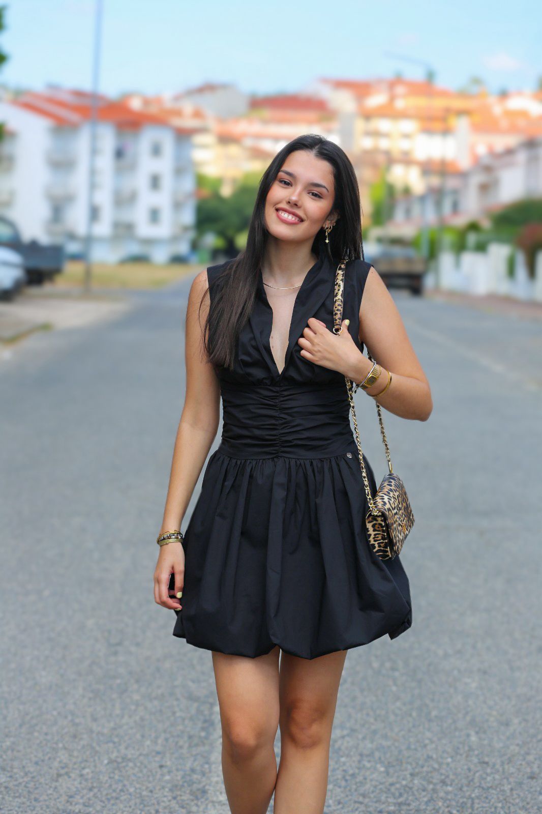 Vestido Preto com Costas Abertas