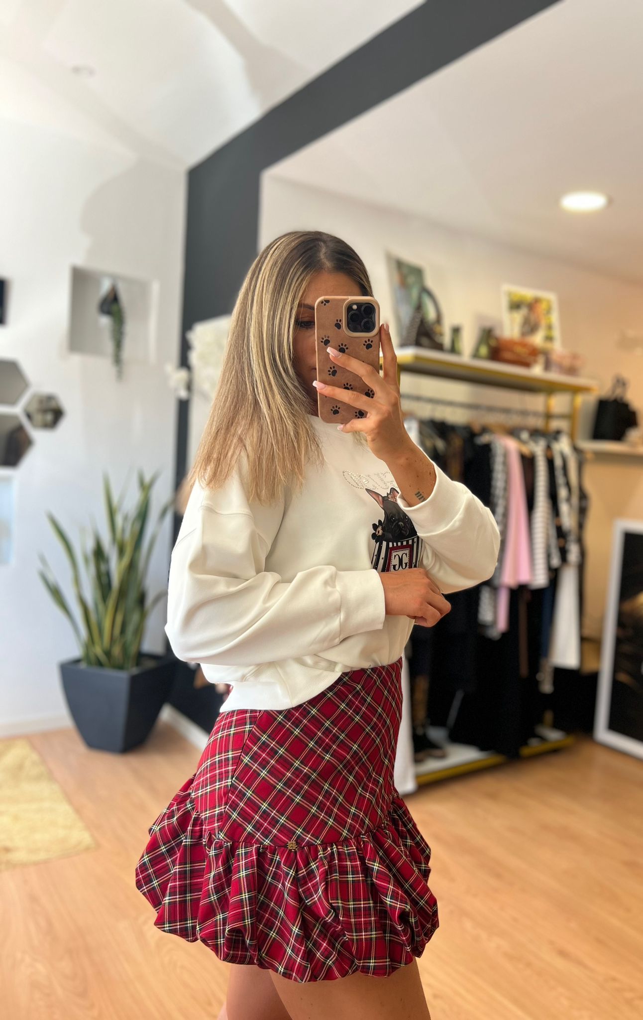 Sweatshirt Branca com Estampa Divertida 🐾