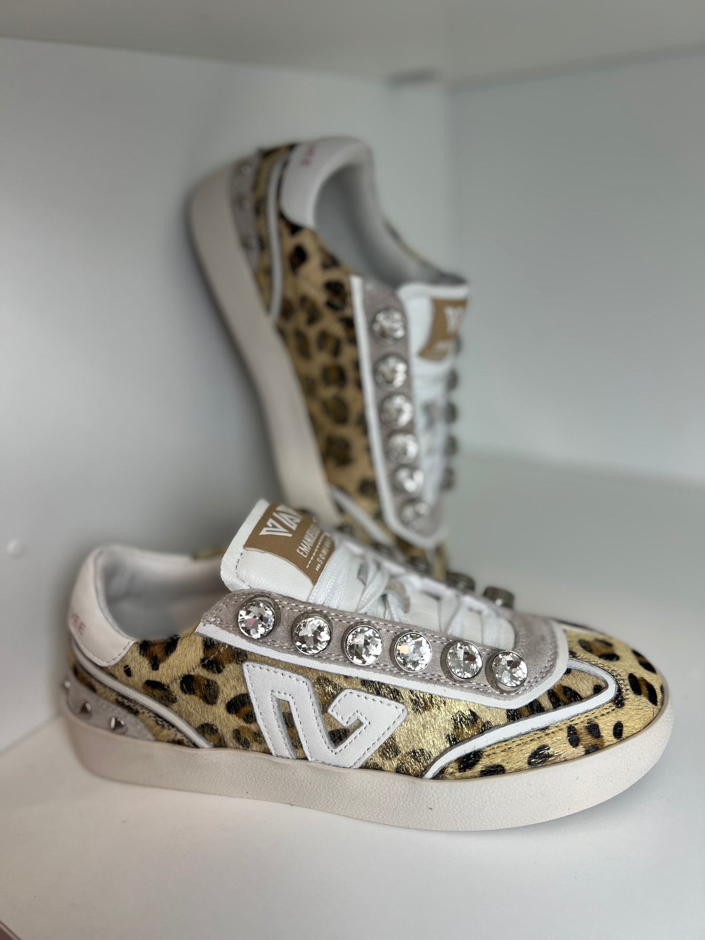 Ténis Animal Print com Cristais