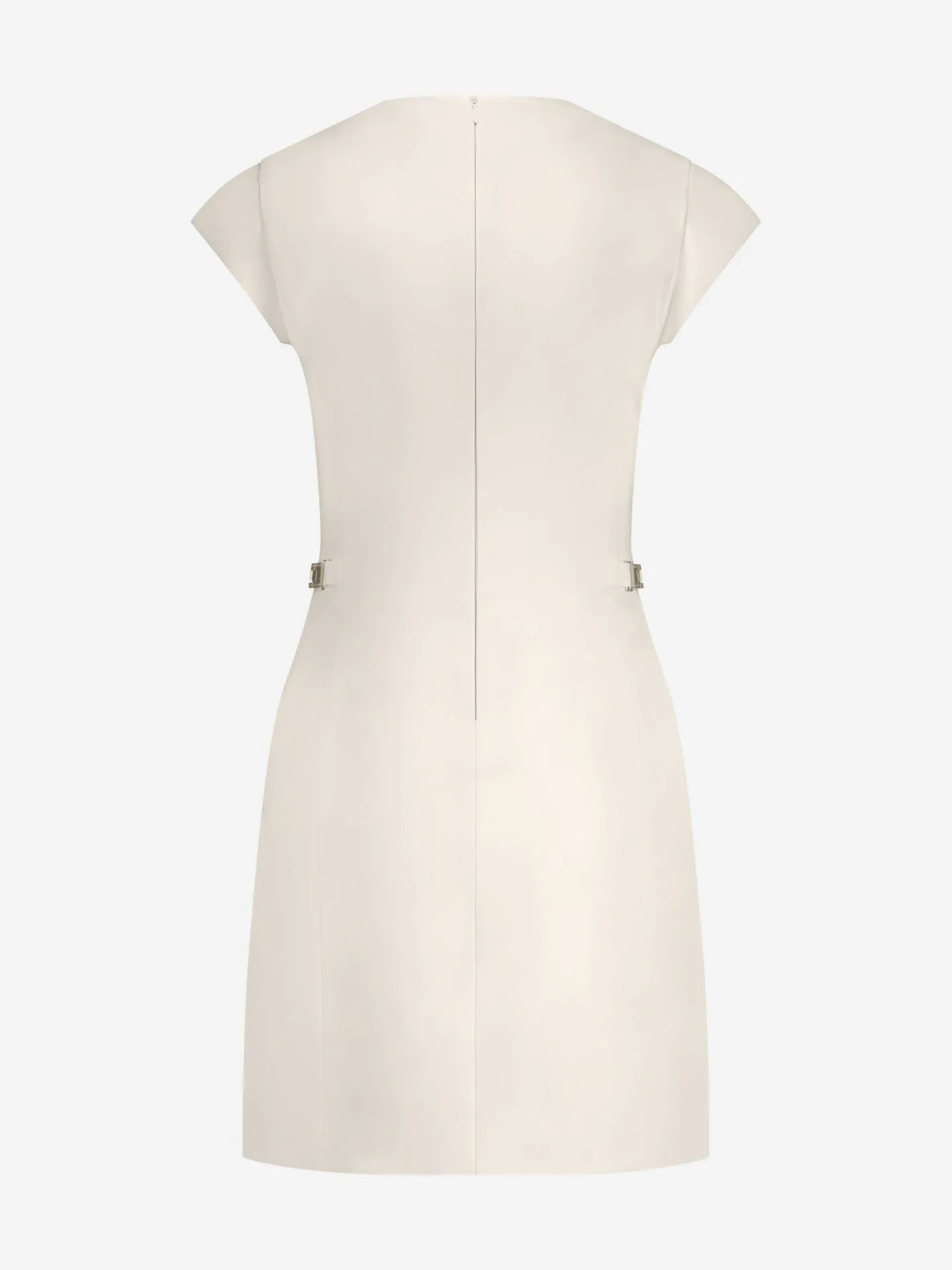 Vestido justo com detalhes em corrente na cintura