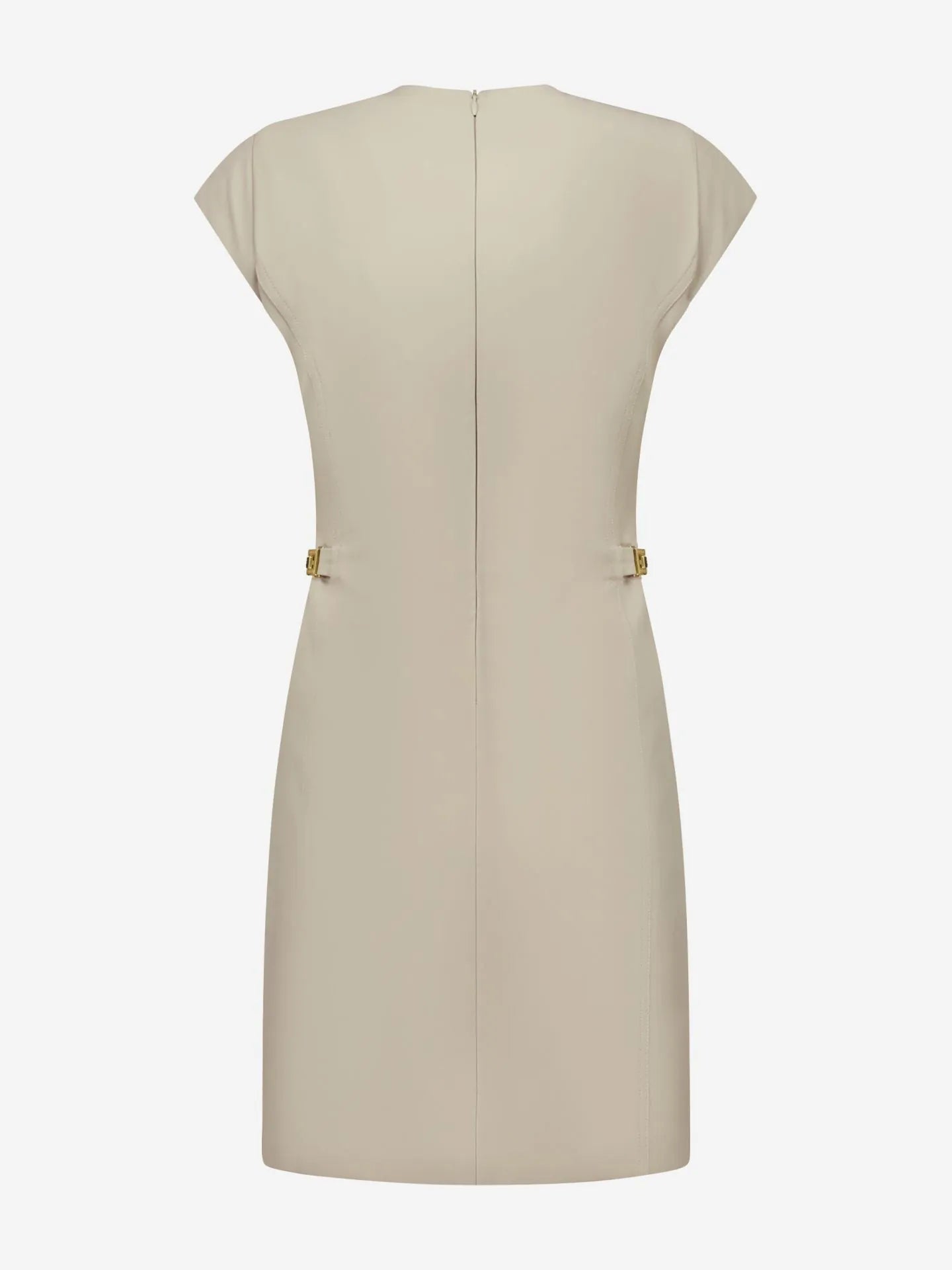 Vestido justo com detalhes em corrente na cintura