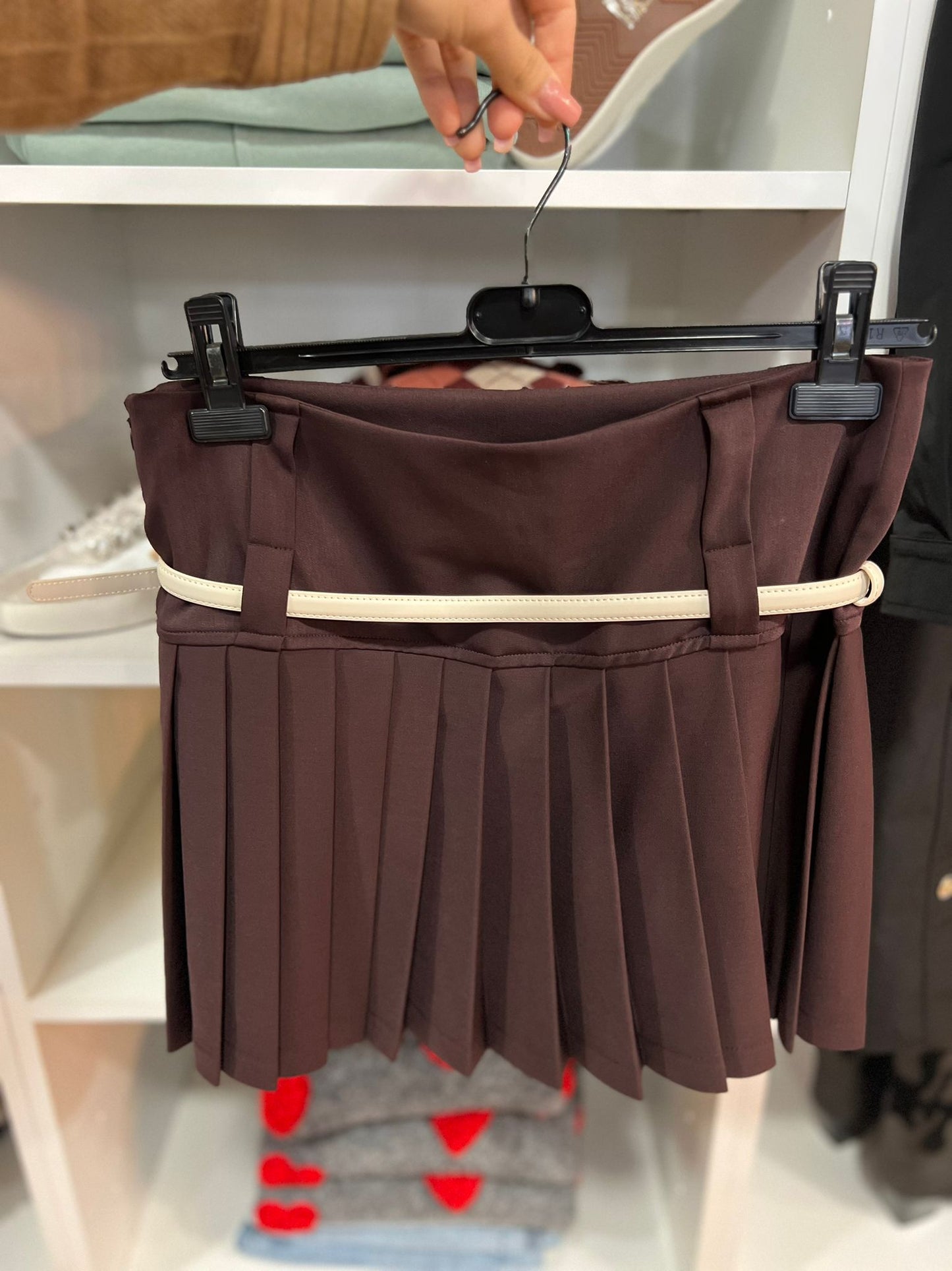 ✨ Saia de Pregas com Cinto – A mini mais trendy da estação