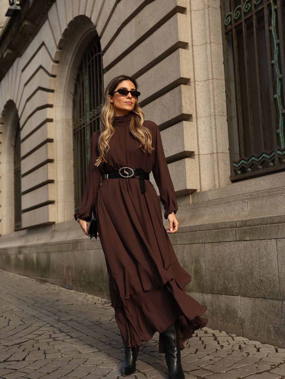 Vestido Longo Castanho com Gola Subida