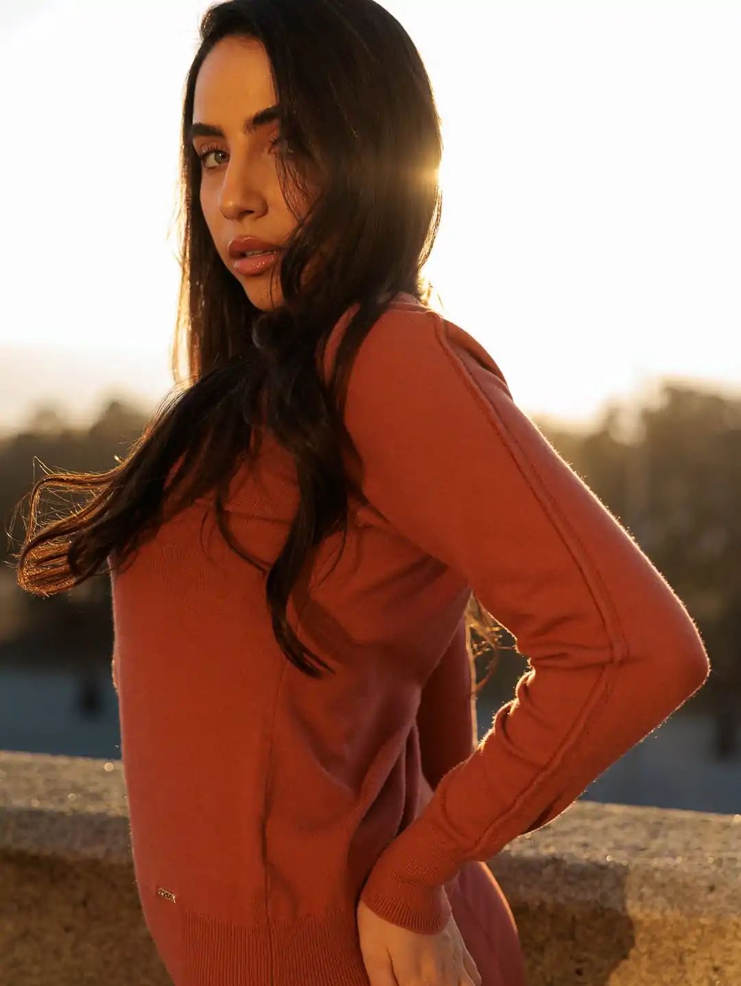 Camisola com detalhe na manga e gola em V