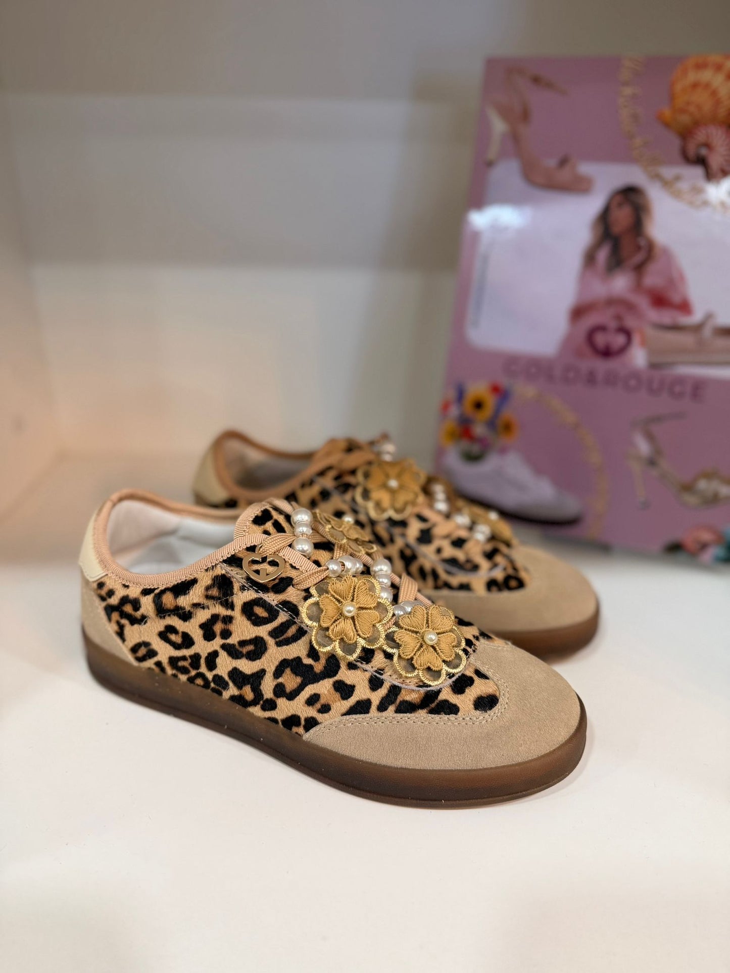 Sapatilhas Animal Print com Aplicações Florais