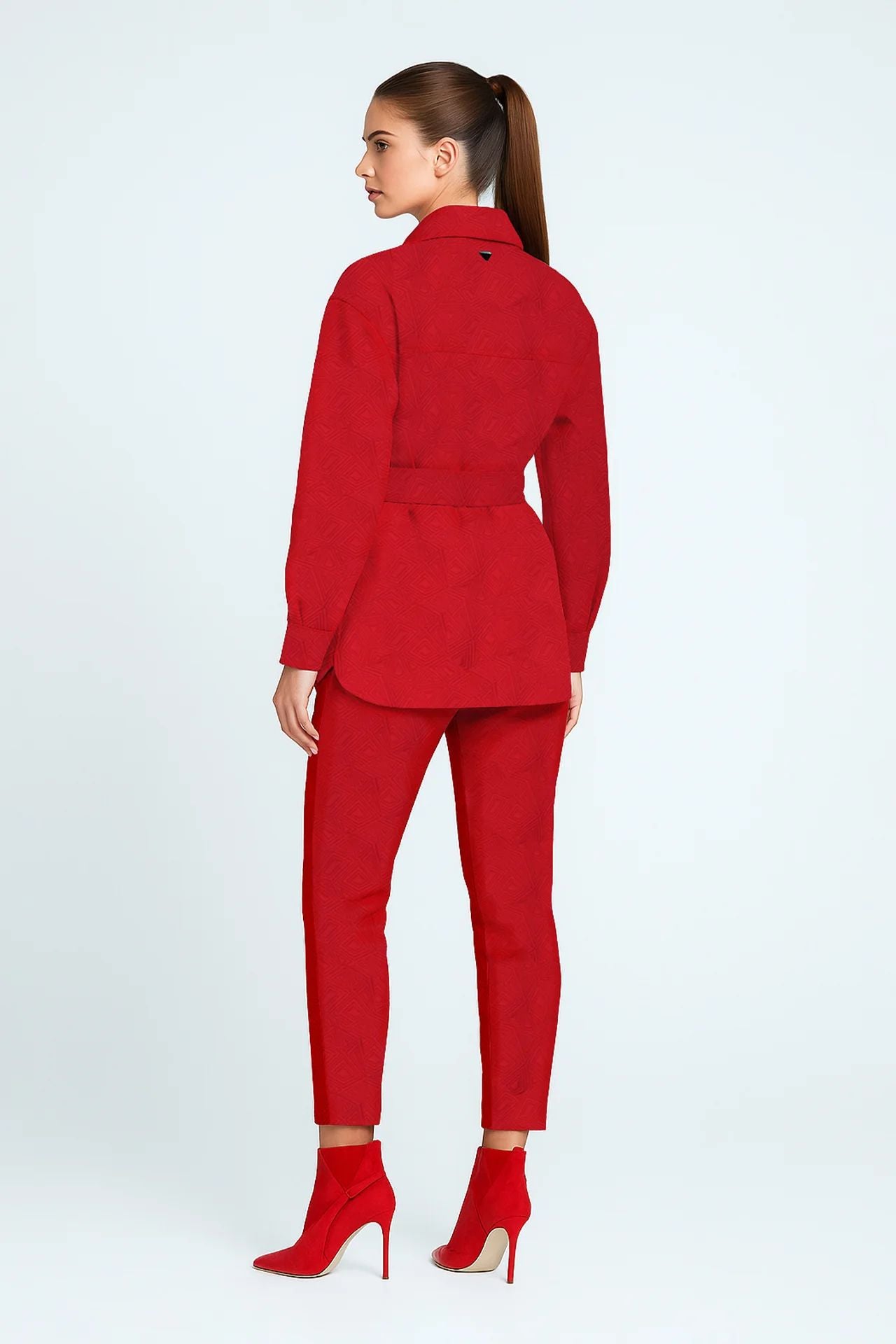 Conjunto Feminino Vermelho com Camisa Estruturada e Calça Slim Fit