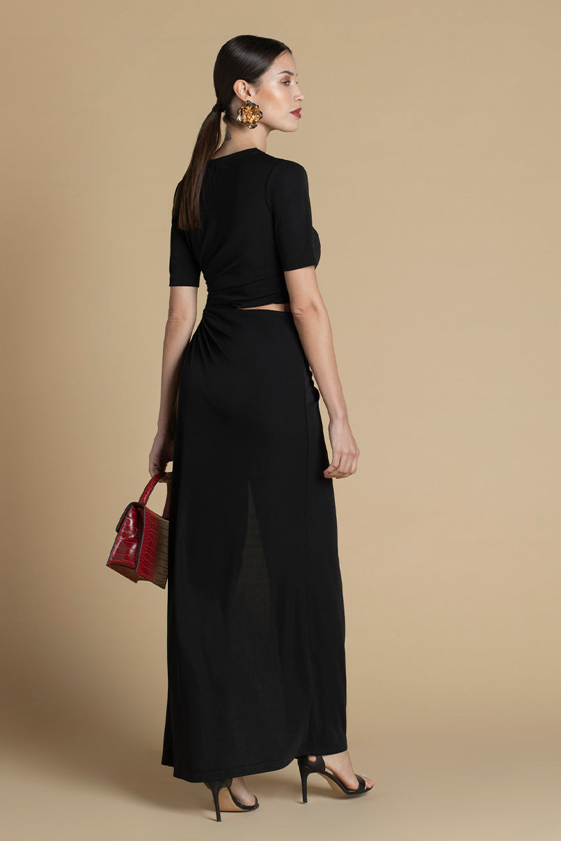 Vestido com recortes