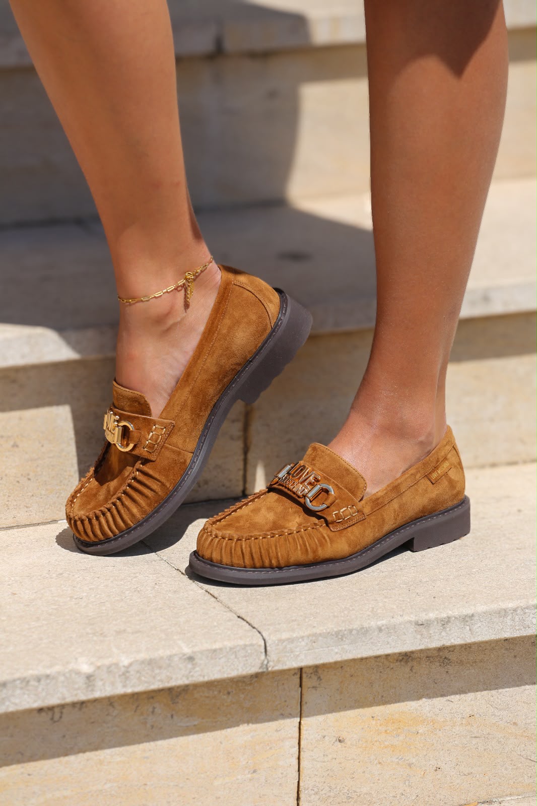 Mocassim Love Moschino em Camurça Camel