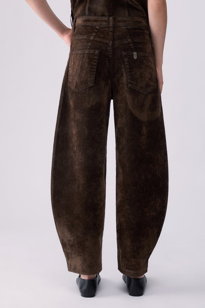 Calça Castanha Efeito Camurça de Cintura Subida