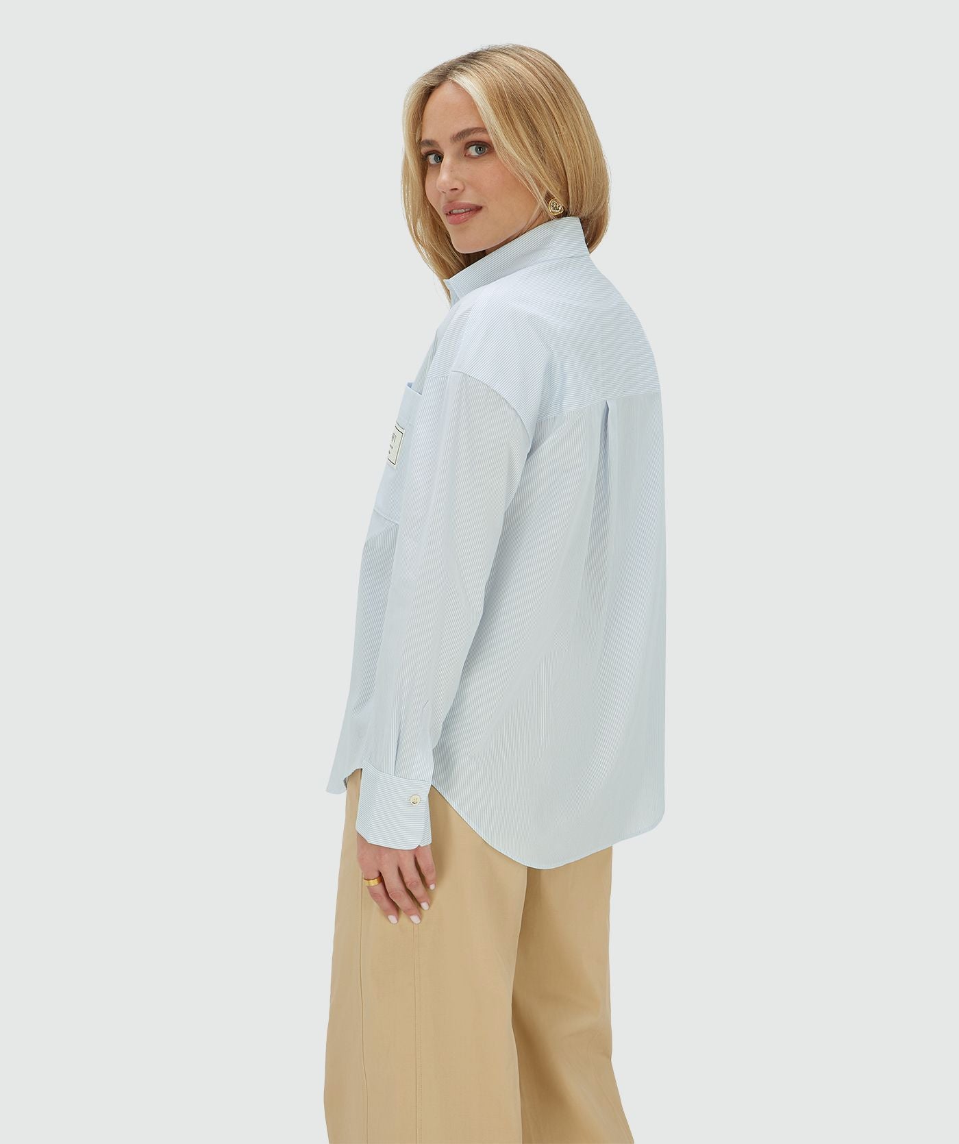 Blusa oversized com amarração em lenço - listras azuis vibrantes