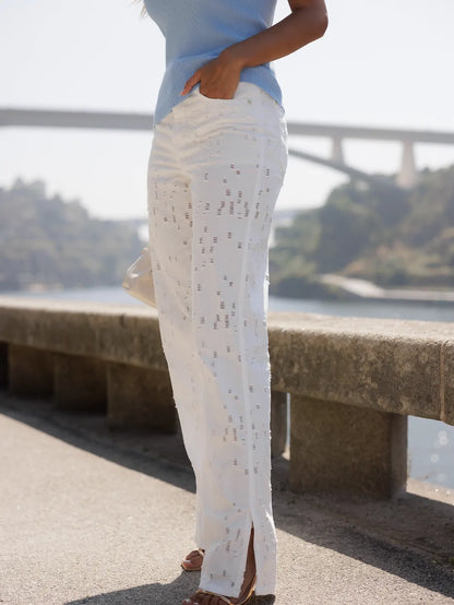Calça de ganga efeito perfurado