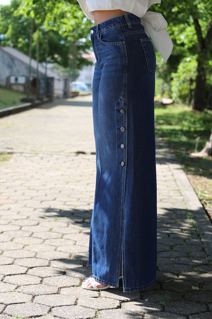 Calças jeans boca de sino com fendas