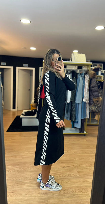 Vestido Midi Preto com Risca Animal Print