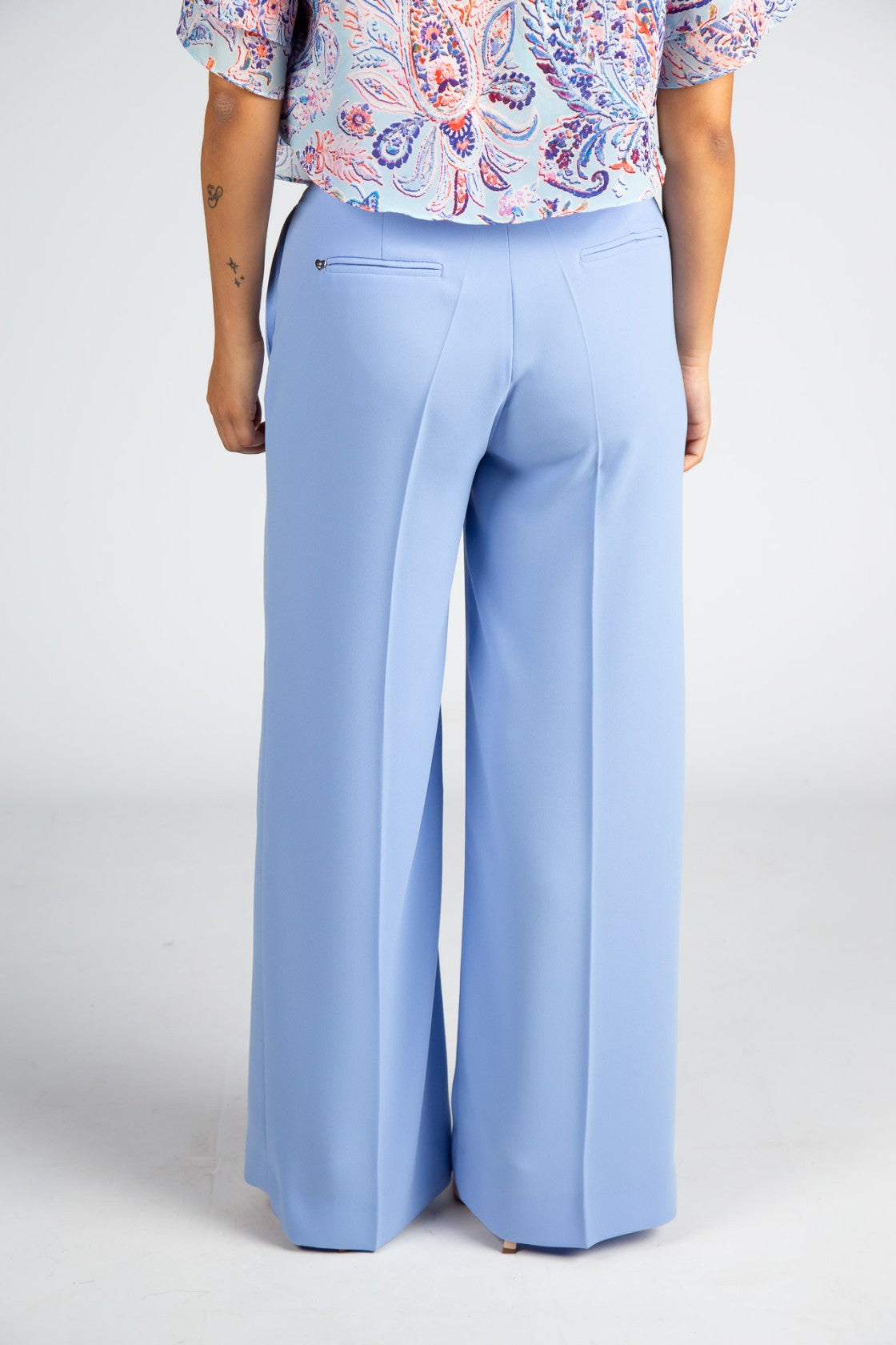 Calças pantalonas azul claro