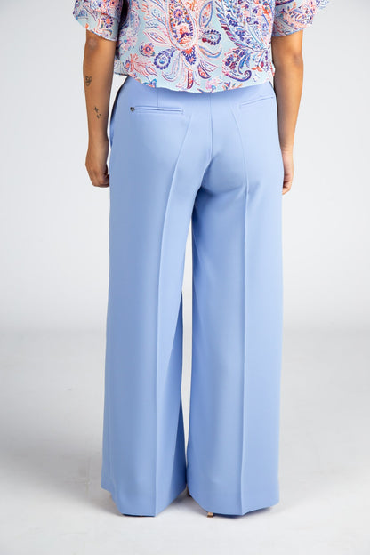 Calças pantalonas azul claro