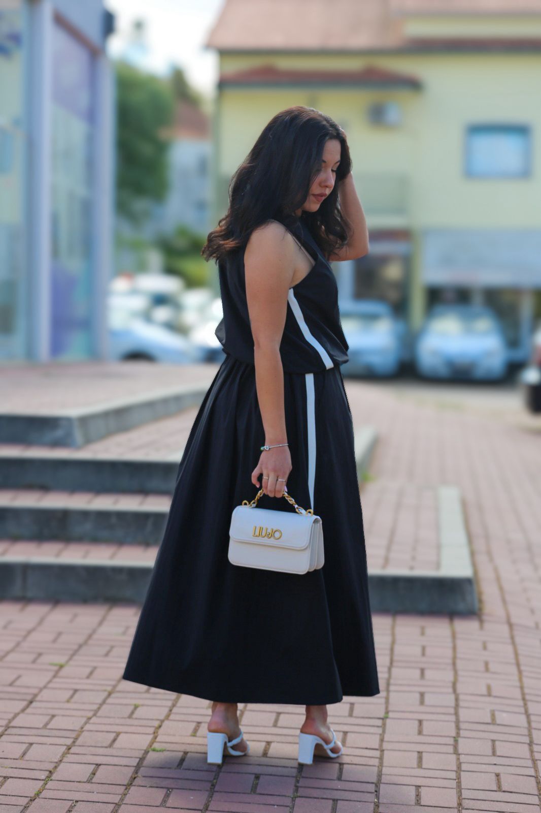 Conjunto Preto Elegante – Top + Saia Midi com Bolsos