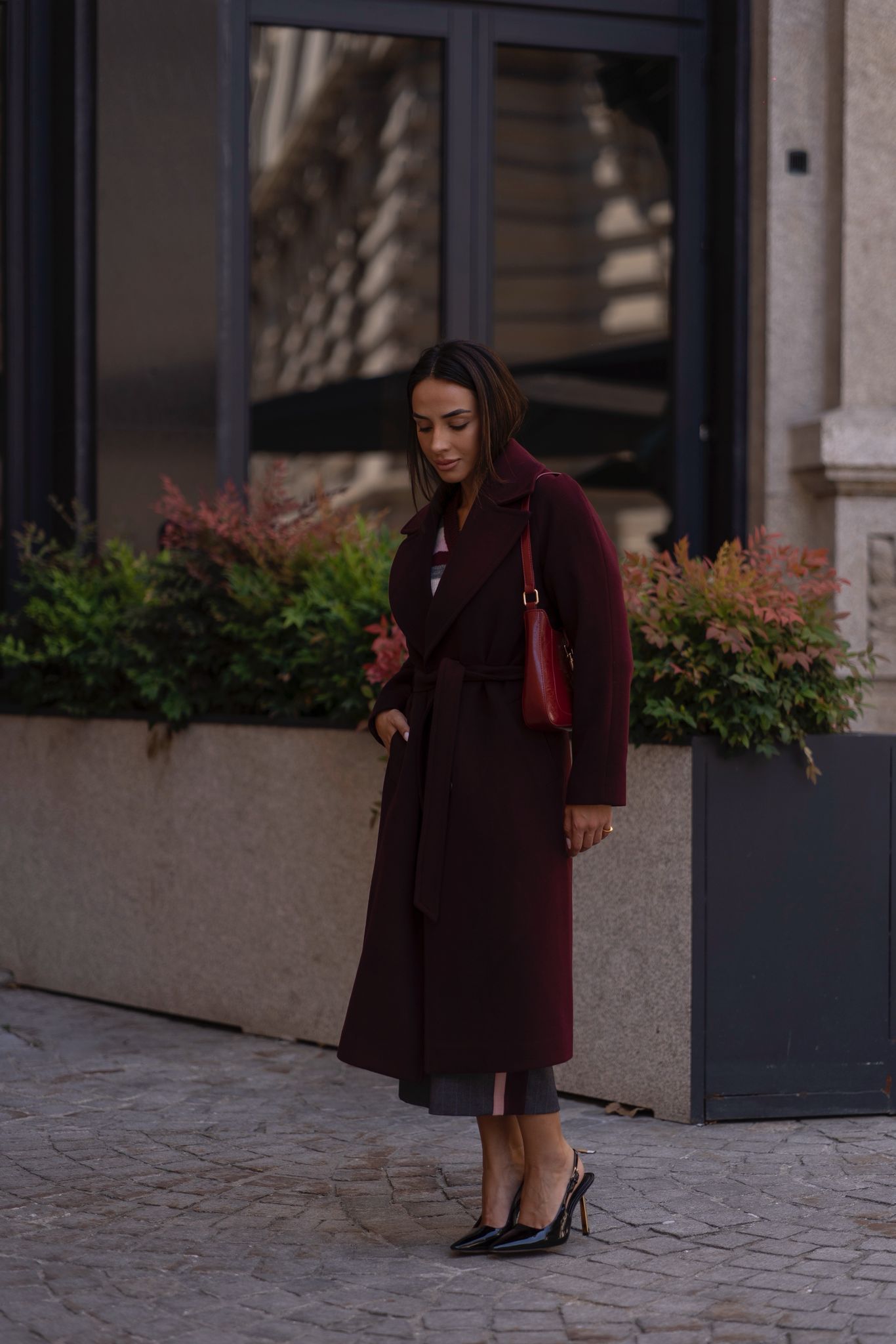 Casaco Comprido com Gola Ampla e Cinto