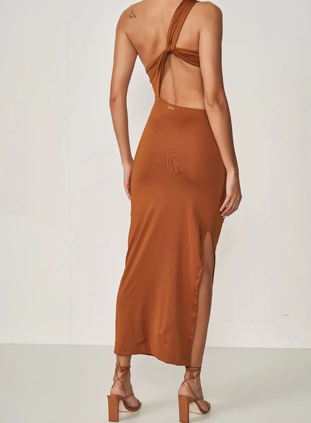 Vestido Midi Slim Cut Out
