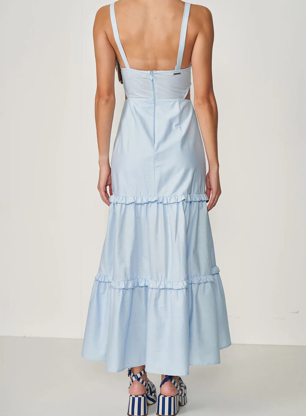 Vestido Longo Com Recortes Acinturados