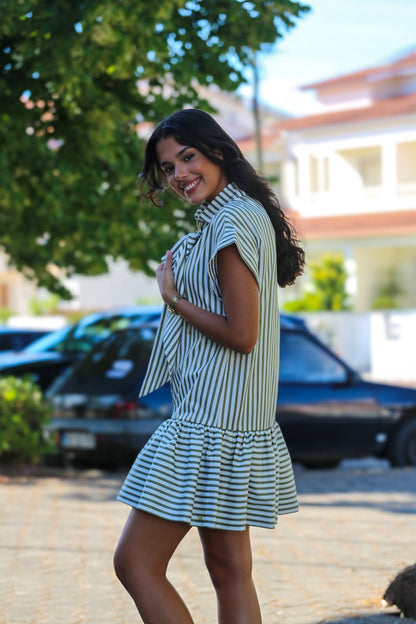 Vestido camisa oversized com riscas