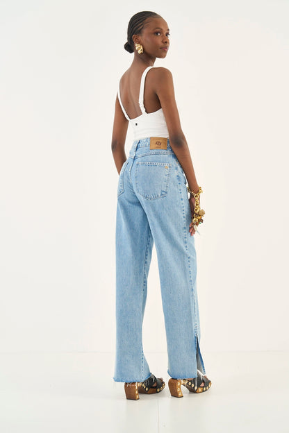 Calça Jeans Wide Leg com Aberturas