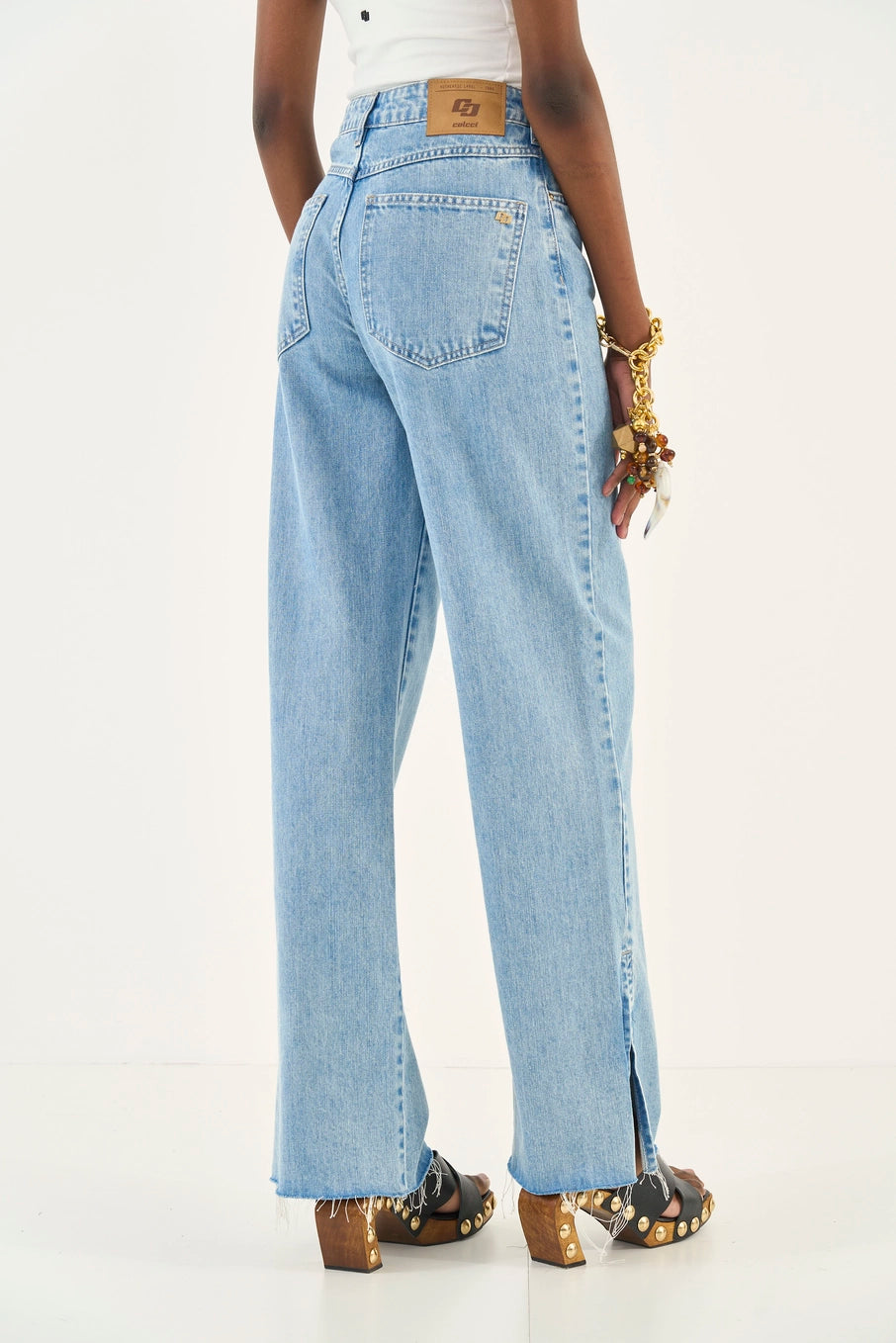 Calça Jeans Wide Leg com Aberturas