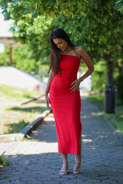 Vestido comprido assimétrico com drapeado