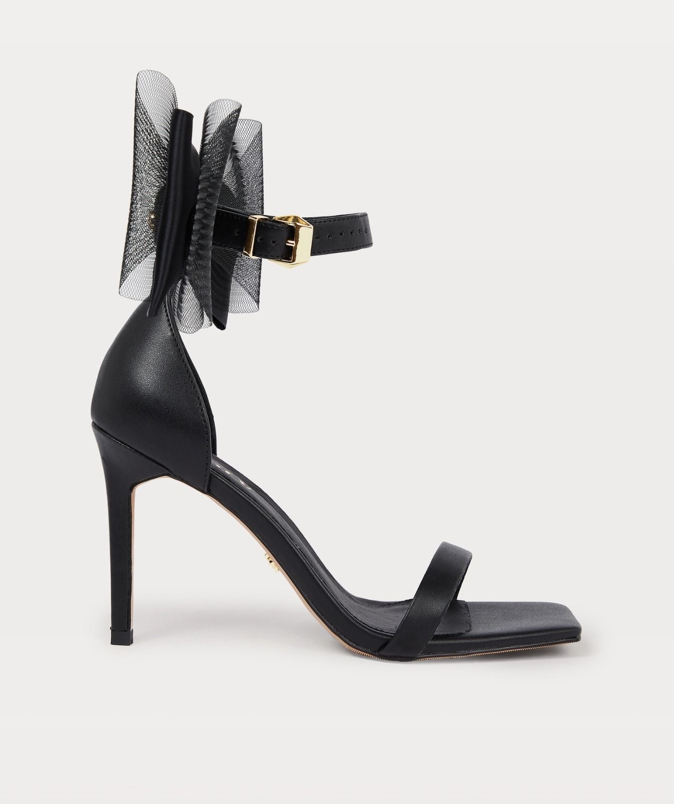 Sapatos de salto preto