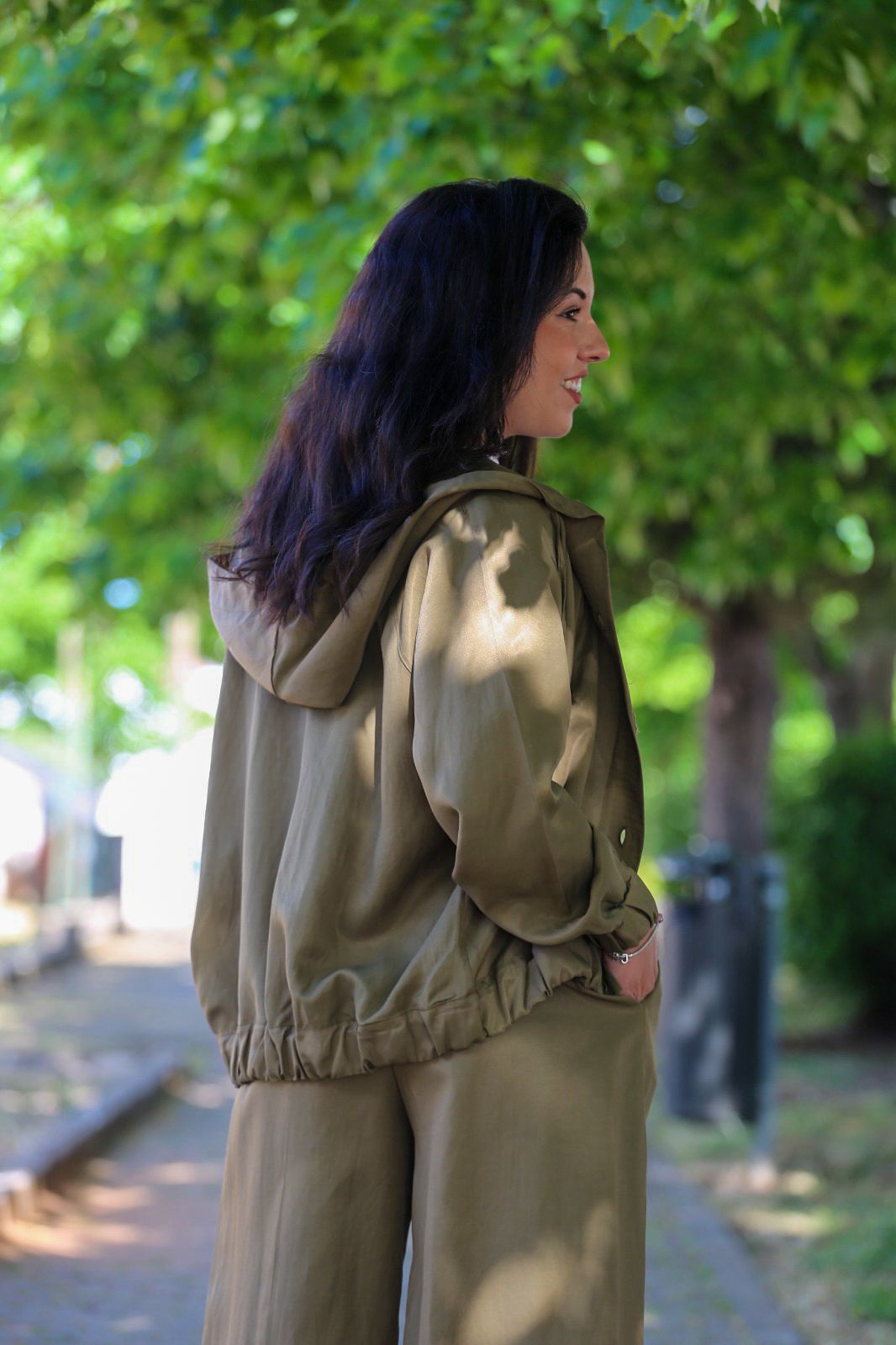 Casaco Leve com Capuz – Verde Khaki