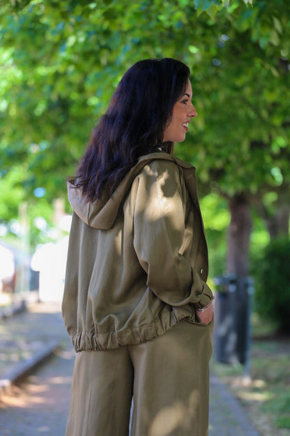Casaco Leve com Capuz – Verde Khaki