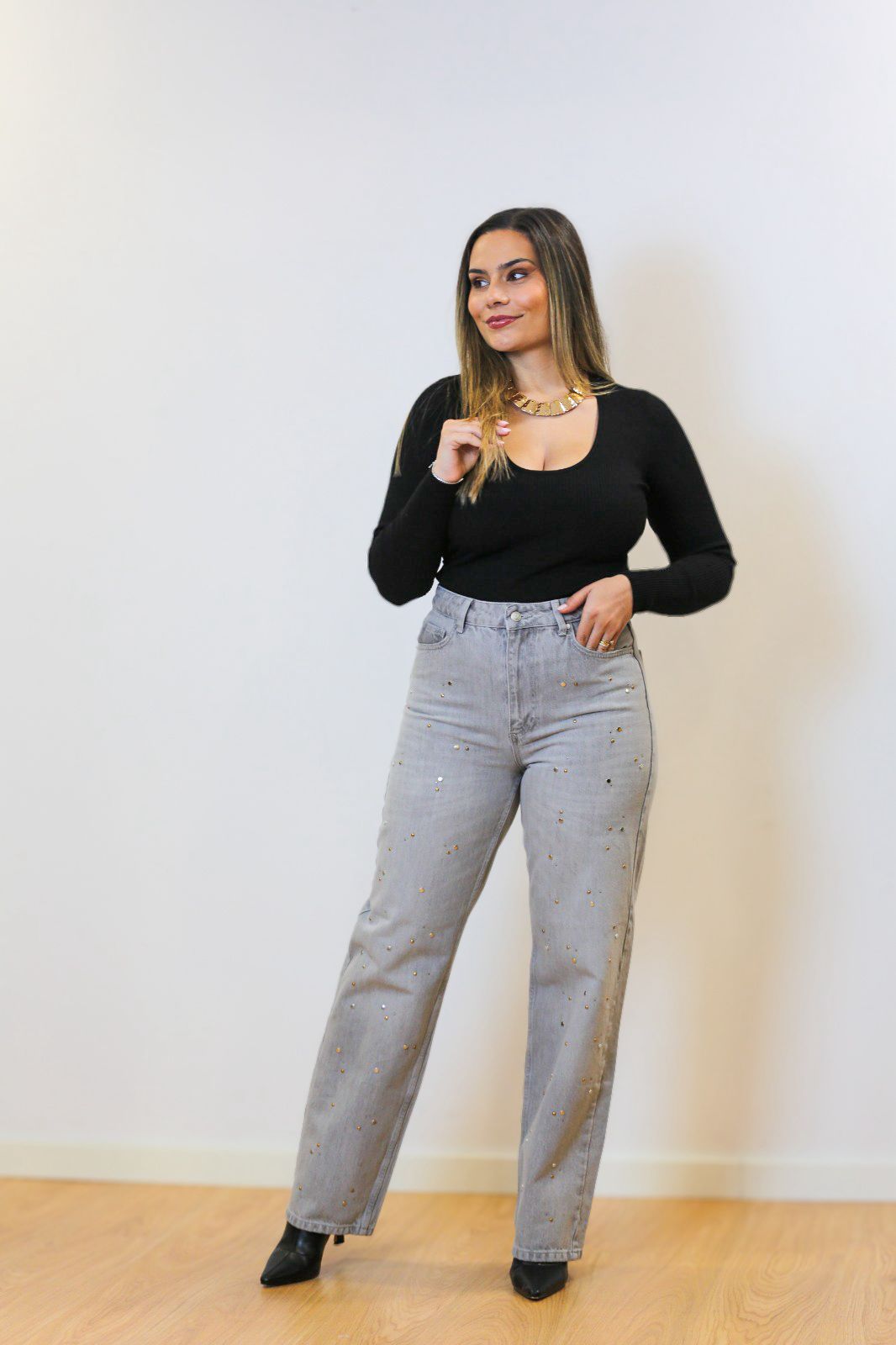 Calça jeans PHEBE de cintura média com tachas - jeans cinza