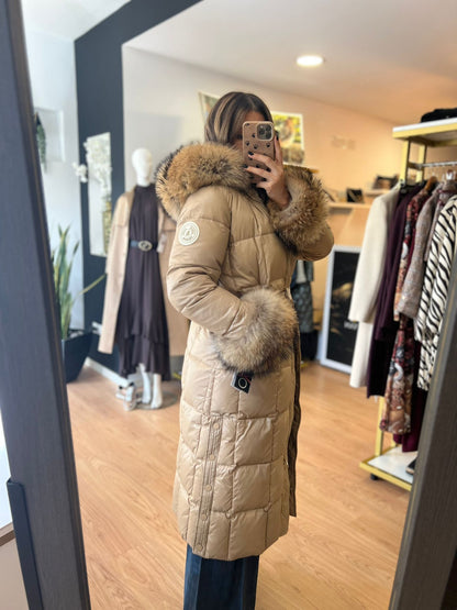 Casaco Bege com Pormenores em Pêlo