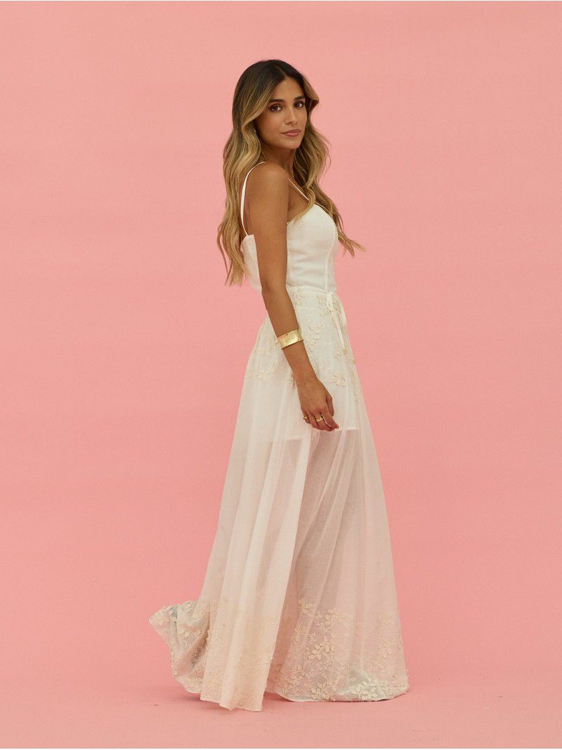 Vestido comprido com pormenor bordado
