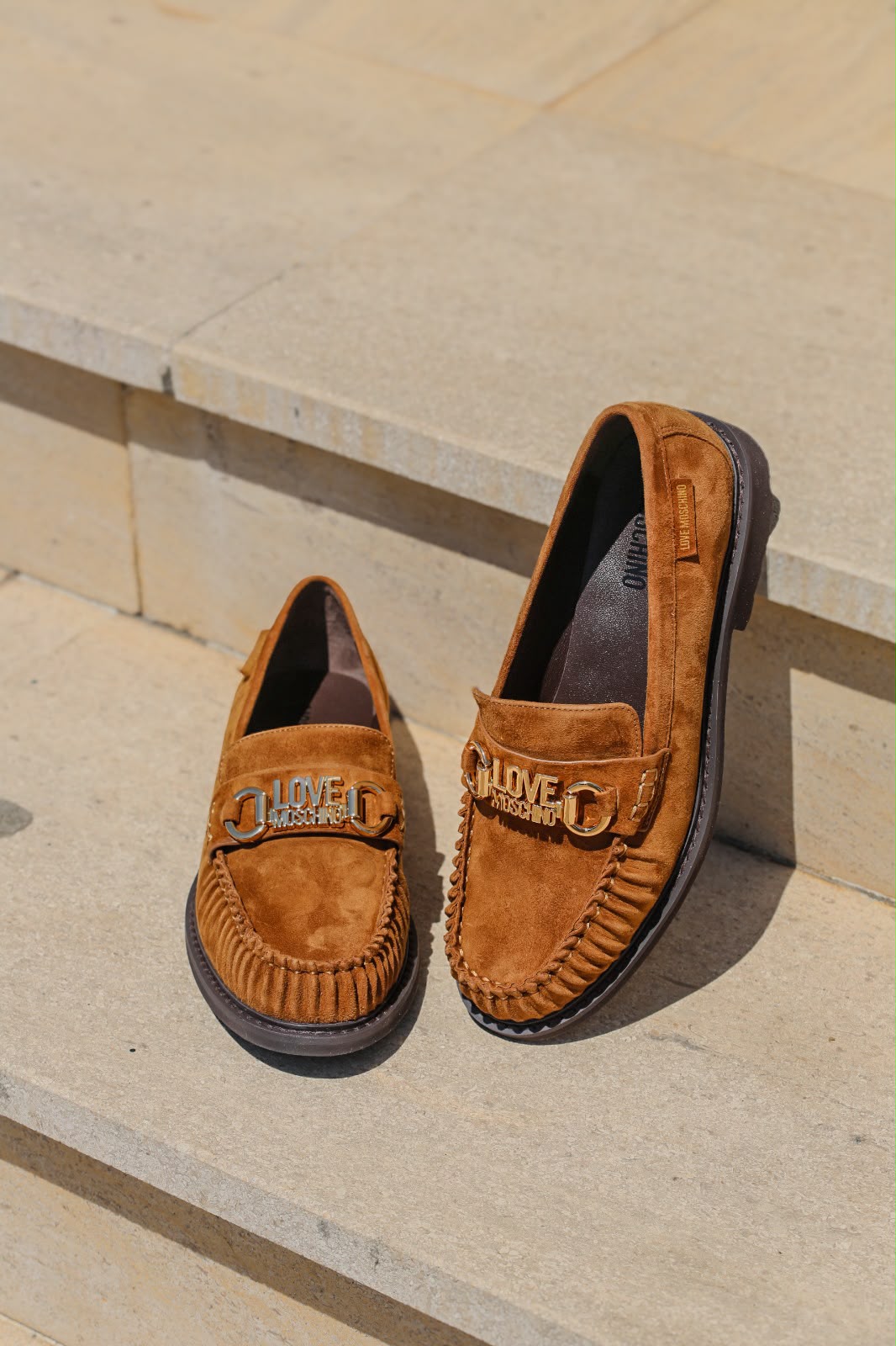 Mocassim Love Moschino em Camurça Camel