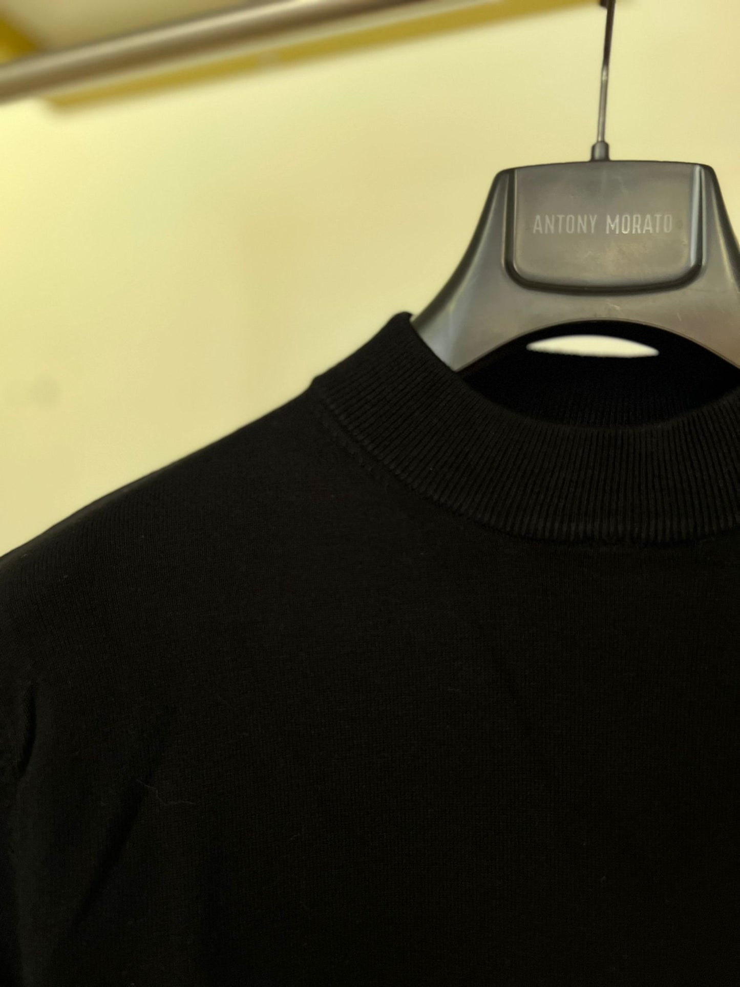 Camisola Gola Subida – Preto – Antony Morato