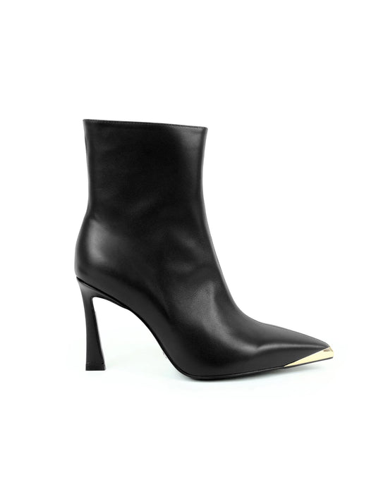 Botins em Pele com Biqueira Dourada