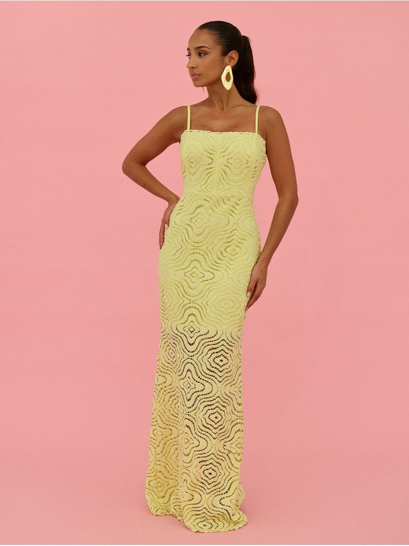 Vestido comprido em renda de alça fina