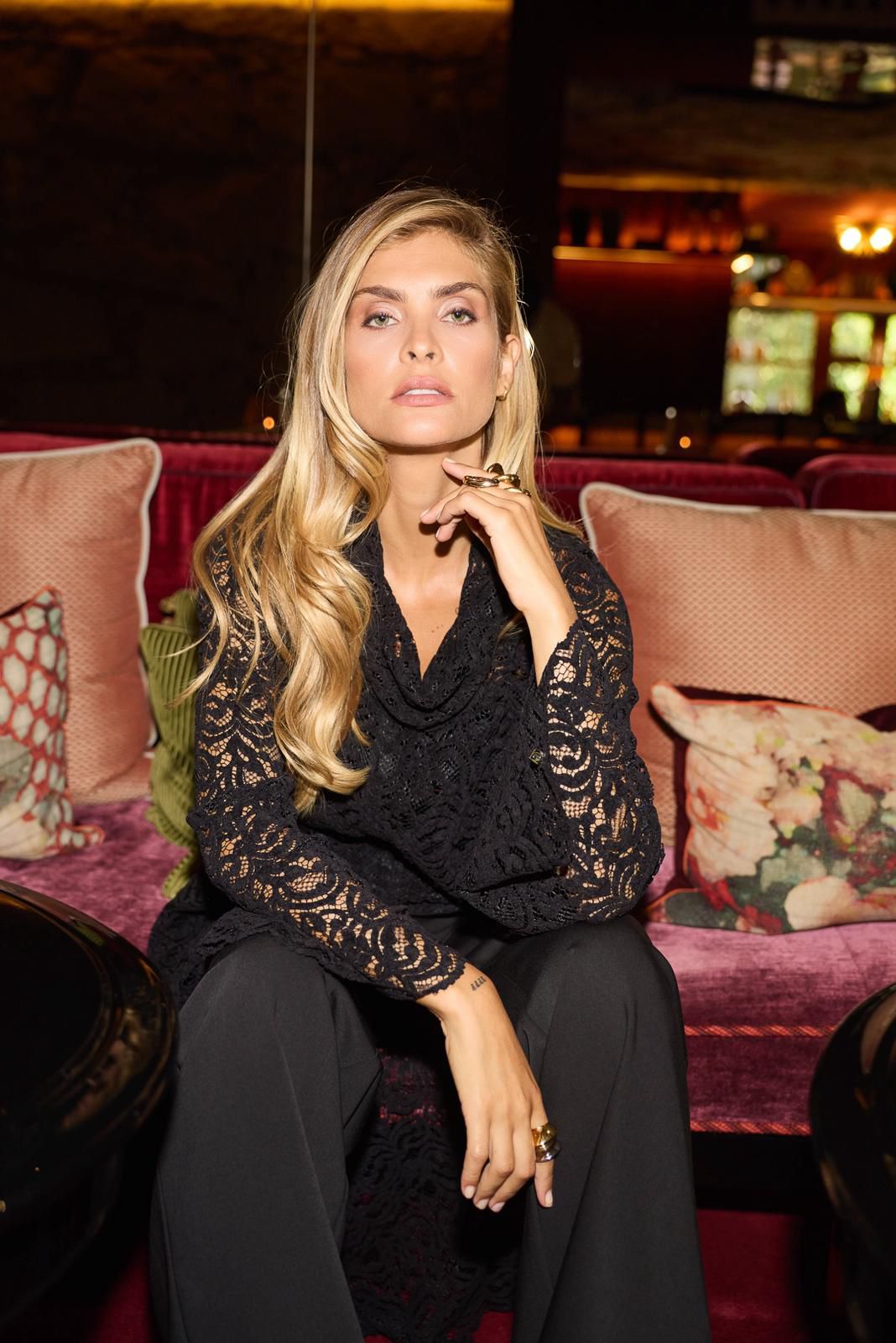 ✨ Túnica Premium Renda Preta – Elegância que Marca Presença ✨