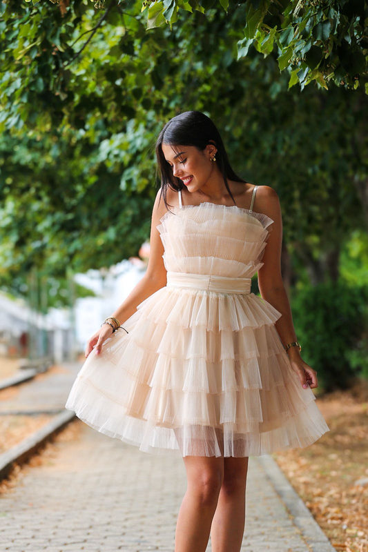 Mini vestido de corte regular confeccionado em tule