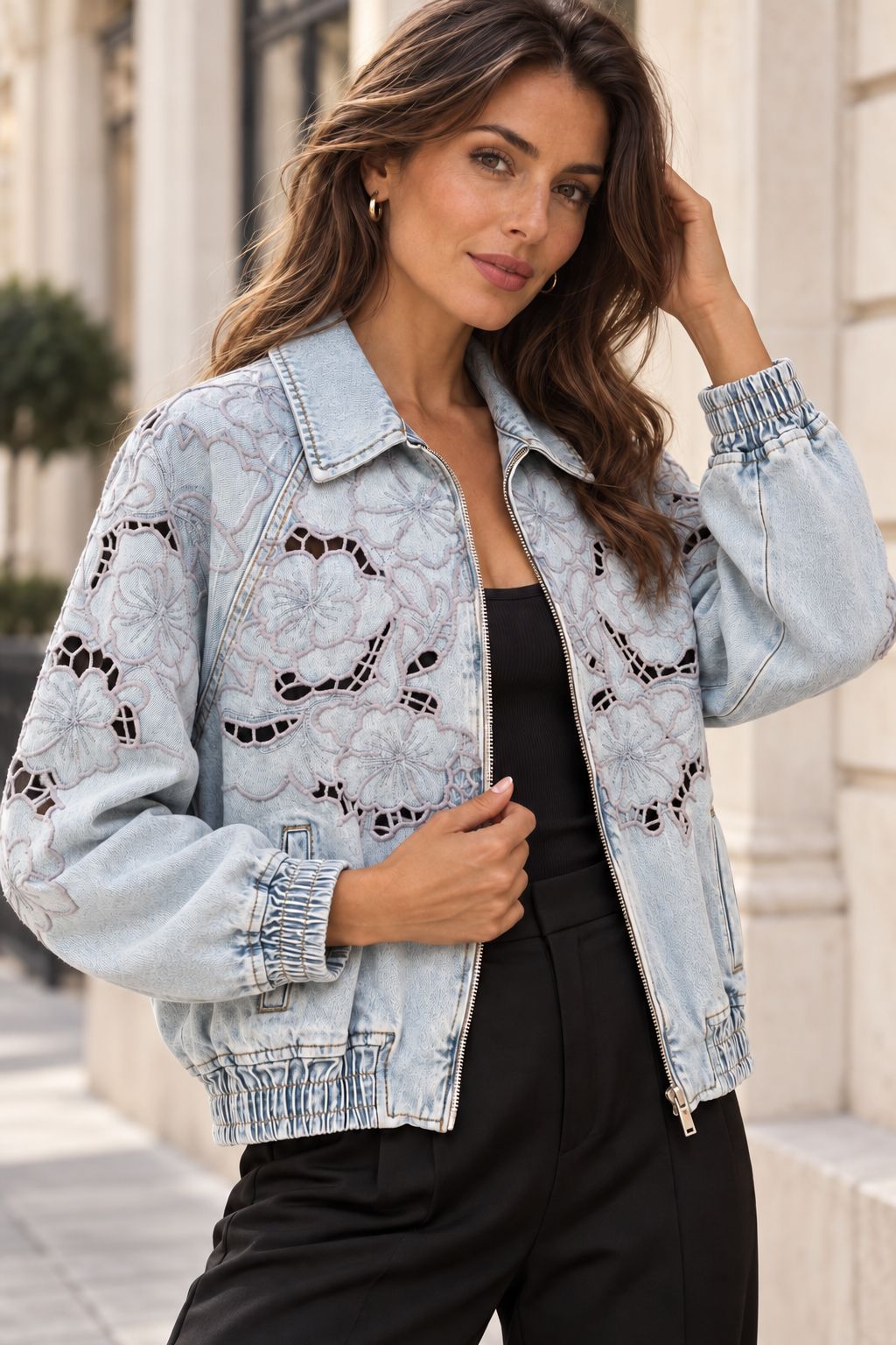 Casaco Bomber em Denim com Bordado Floral