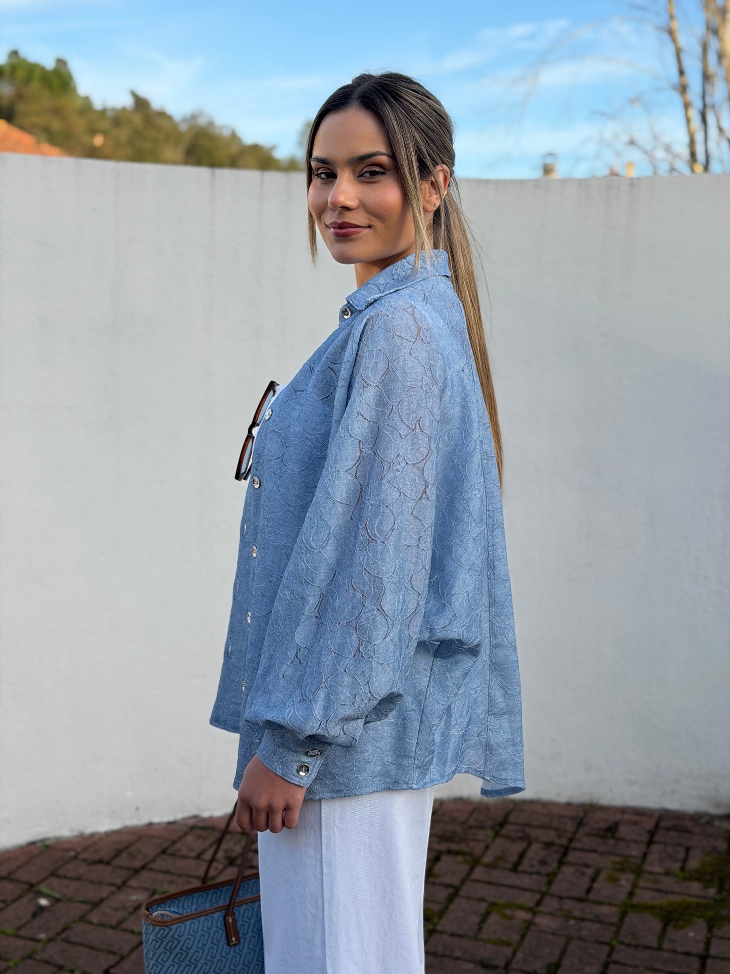 Camisa Oversize em Renda com Manga Balão