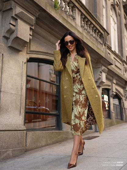 Casaco Verde-Mostarda – Elegância com Personalidade