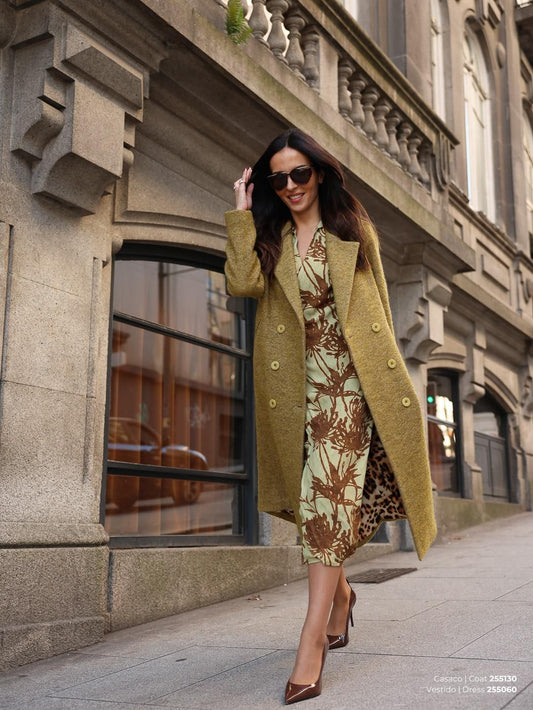 Casaco Verde-Mostarda – Elegância com Personalidade