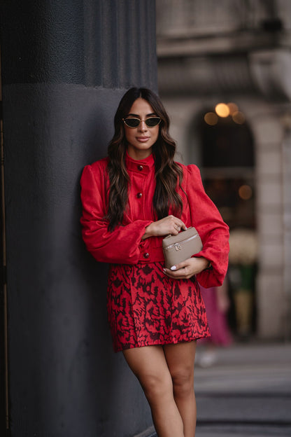 Casaco Suede Vermelho com Botões Dourados
